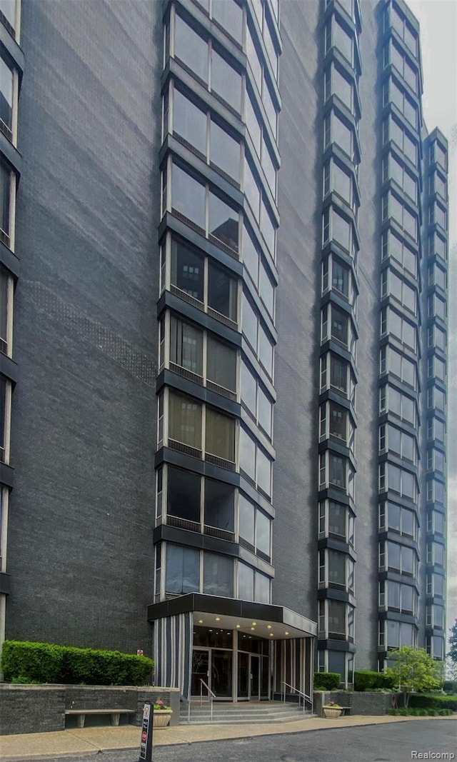8200 E Jefferson Ave Unit 59/602, Detroit, MI 48214 - view of building exterior
