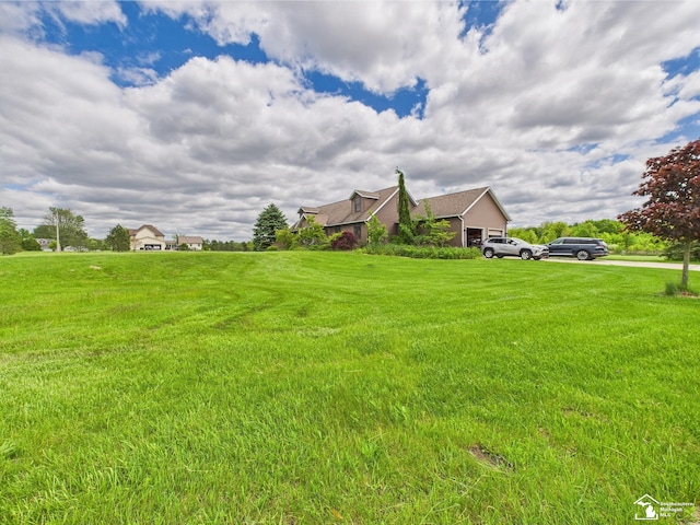 5015 Piehl Rd, Ottawa Lake, MI 49267 - view of green lawn with driveway
