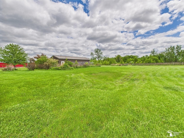 5015 Piehl Rd, Ottawa Lake, MI 49267 - view of green lawn