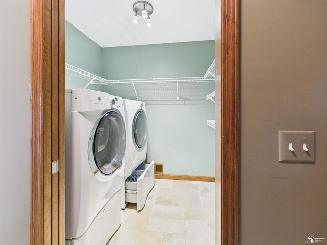 5015 Piehl Rd, Ottawa Lake, MI 49267 - laundry room with washing machine and clothes dryer