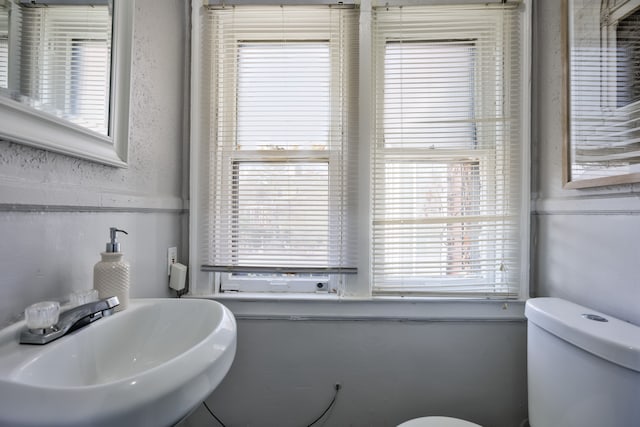 14955 Penrod St, Detroit, MI 48223 - half bathroom featuring a sink and toilet