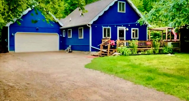 view of front of house with a garage, driveway, and a front yard