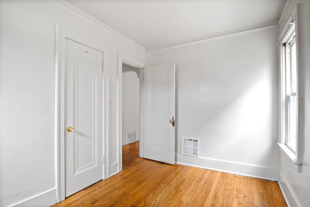 8916 Mendota St, Detroit, MI 48204 - unfurnished bedroom featuring light wood finished floors, crown molding, and baseboards