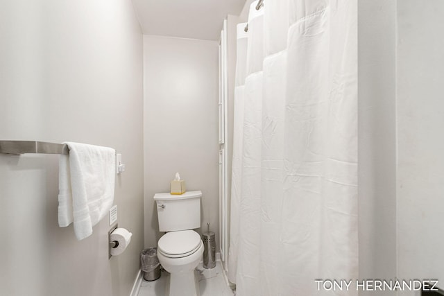 836 Phoenix St, South Haven, MI 49090 - full bath featuring toilet and curtained shower