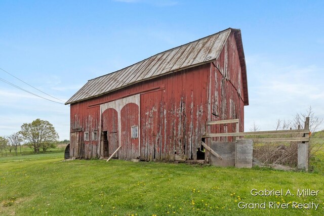 49 E 112th St, Grant, MI 49327 - view of barn featuring a yard