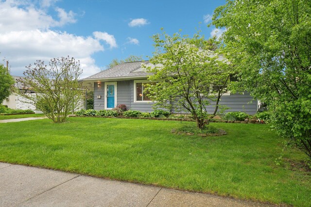 1815 Cooley Ave, Ann Arbor, MI 48103 - view of front facade featuring a front lawn and roof with shingles