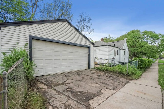 620 2nd Ave, Pontiac, MI 48340 - detached garage featuring fence