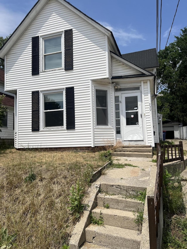 939 Baraga St NE, Grand Rapids, MI 49503 - view of front facade with entry steps