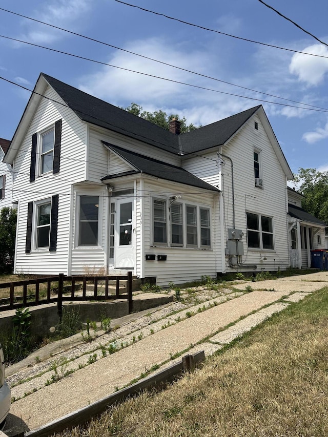 939 Baraga St NE, Grand Rapids, MI 49503 - view of front of house featuring a chimney and fence