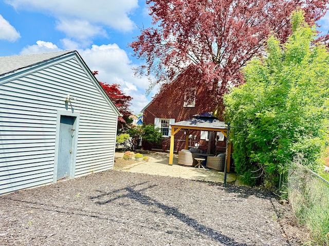 4775 Orchard Ave, Dearborn, MI 48126 - garage with fence
