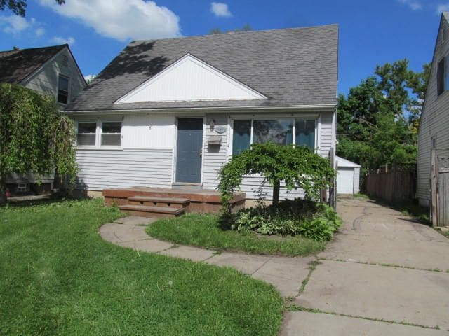 18478 Fox, Redford, MI 48240 - bungalow-style home featuring an outbuilding and a shingled roof