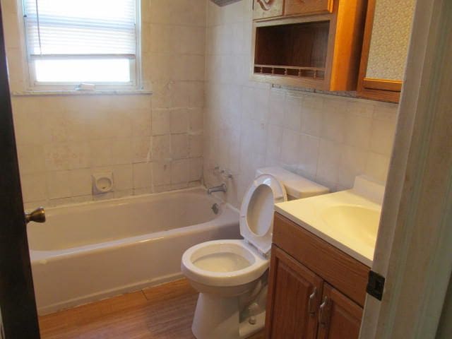 18478 Fox, Redford, MI 48240 - full bath featuring toilet, wood finished floors, vanity, tile walls, and bathing tub / shower combination