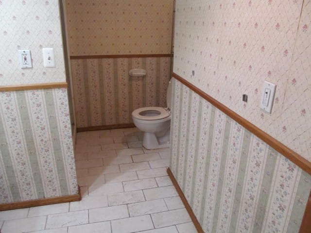 18478 Fox, Redford, MI 48240 - bathroom with toilet, tile patterned flooring, and wallpapered walls