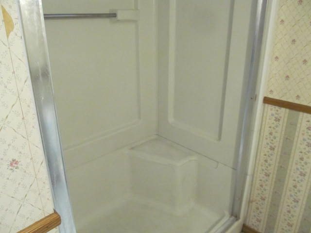 18478 Fox, Redford, MI 48240 - full bath featuring wallpapered walls and a stall shower