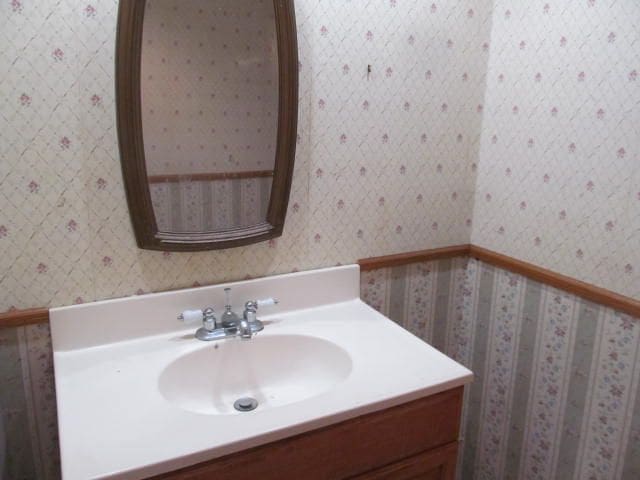 18478 Fox, Redford, MI 48240 - bathroom featuring vanity