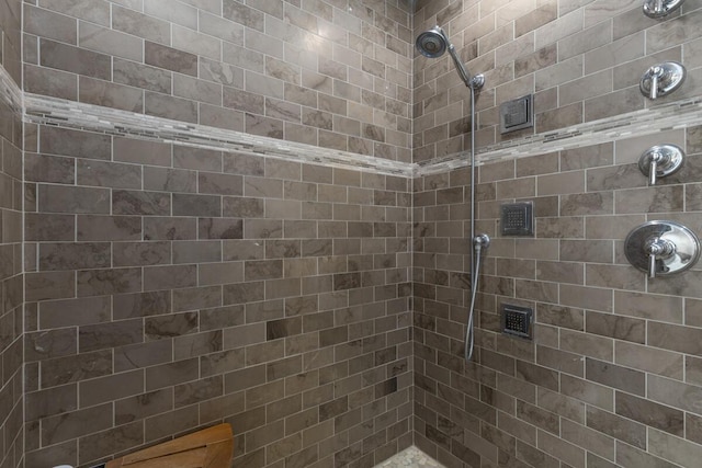 9510 Sparta Ave NW, Sparta, MI 49345 - full bath with tiled shower