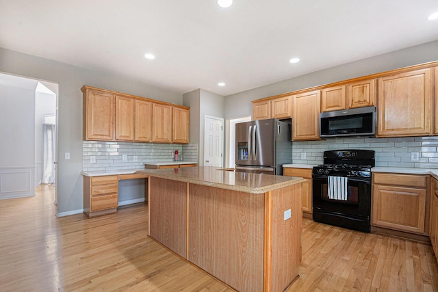 2570 Black Horse Ct NE, Grand Rapids, MI 49505 - kitchen with stainless steel appliances, a kitchen island, light wood finished floors, backsplash, and recessed lighting