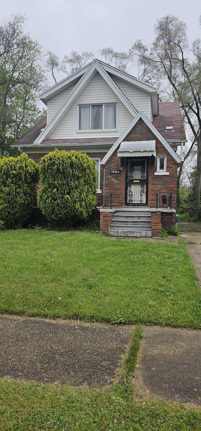 18866 Hull St, Highland Park, MI 48203 - view of front of home featuring a front yard and brick siding