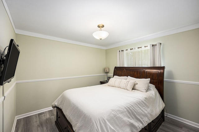 44080 Davis, Utica, MI 48317 - bedroom featuring dark wood-style flooring, baseboards, and ornamental molding