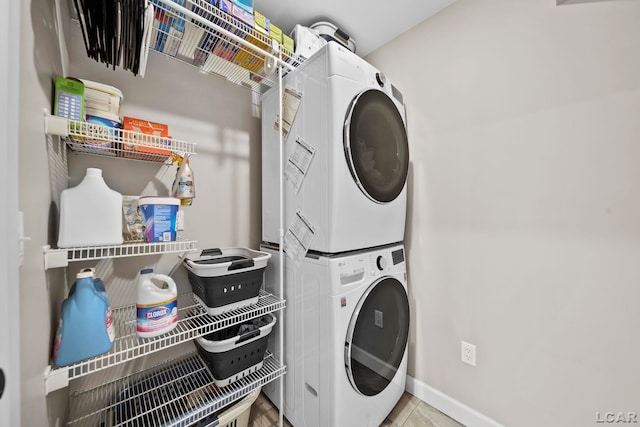 608 Budlong St, Adrian, MI 49221 - laundry area with stacked washer / drying machine and baseboards