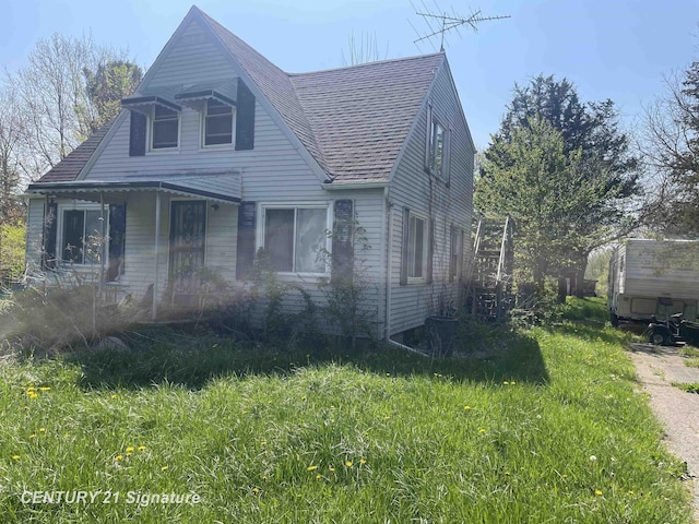 6173 N Mckinley Rd, Flushing, MI 48433 - view of front of home with roof with shingles