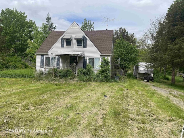 6173 N Mckinley Rd, Flushing, MI 48433 - view of front of home with roof with shingles