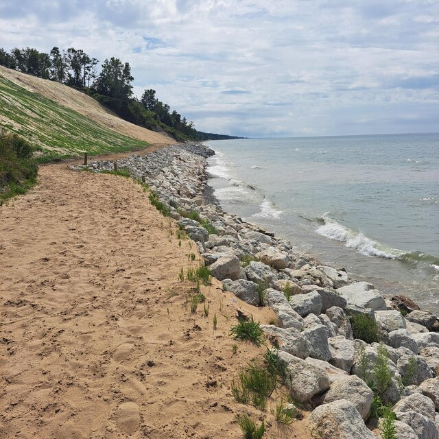 7251 E Beach Dr, South Haven, MI 49090 - water view