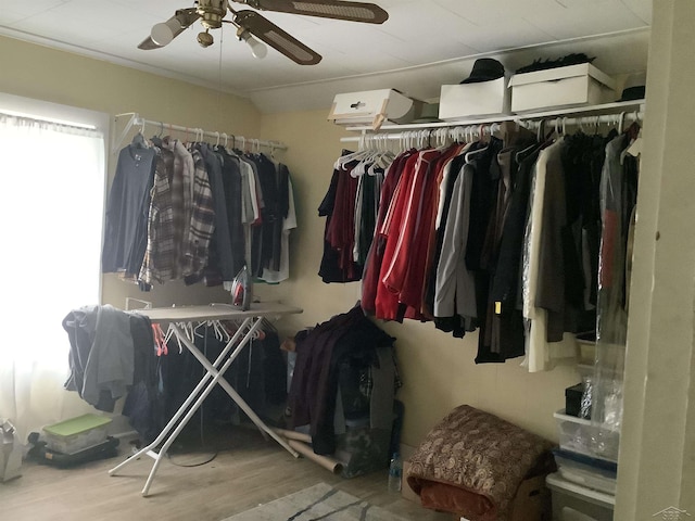 508 N Roosevelt Austin Ave, Saginaw, MI 48607 - spacious closet featuring wood finished floors and a ceiling fan