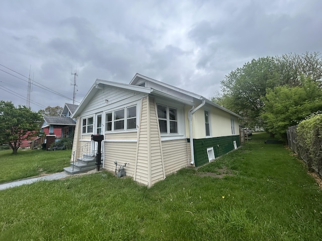 172 Goguac St W, Battle Creek, MI 49015 - view of side of property with entry steps