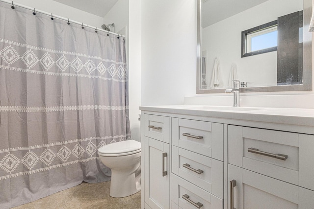 bathroom with toilet, vanity, and curtained shower