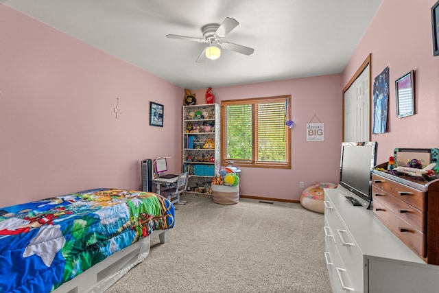bedroom with carpet, a ceiling fan, a closet, and baseboards