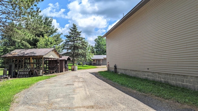 7884 N Saint Helen Rd, Saint Helen, MI 48656 - view of side of property with driveway and an outdoor structure