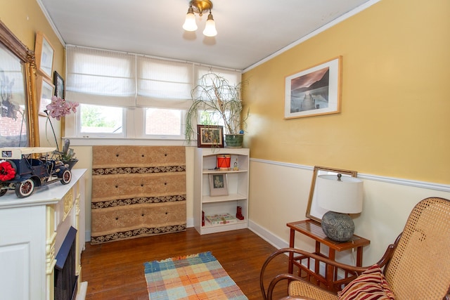 736 Chicago Blvd, Detroit, MI 48202 - sitting room featuring wood finished floors, crown molding, and baseboards