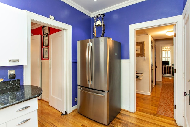 736 Chicago Blvd, Detroit, MI 48202 - kitchen with freestanding refrigerator, light wood finished floors, crown molding, dark stone countertops, and baseboards