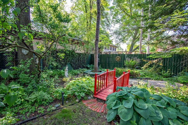 736 Chicago Blvd, Detroit, MI 48202 - fenced backyard with a deck