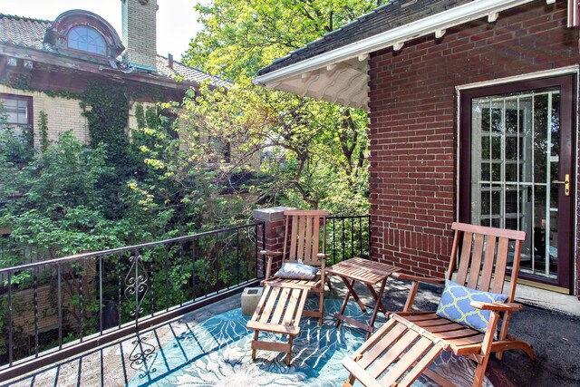 736 Chicago Blvd, Detroit, MI 48202 - view of wooden terrace