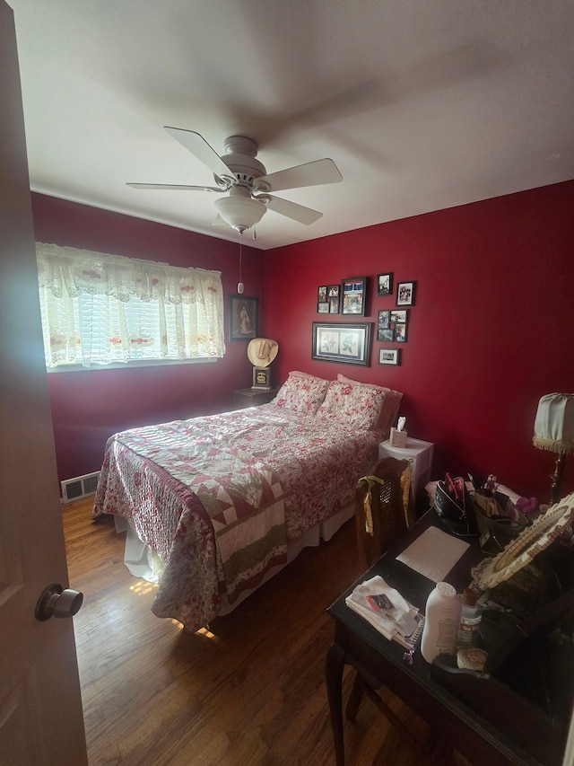 26541 Warner Ave, Warren, MI 48091 - bedroom featuring wood finished floors and a ceiling fan