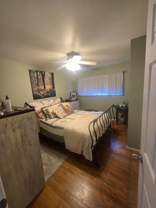 26541 Warner Ave, Warren, MI 48091 - bedroom with wood finished floors and ceiling fan