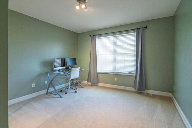 194 W Reed Lk, Commerce Twp, MI 48390 - carpeted office with baseboards