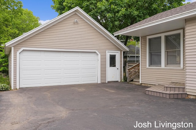 957 Breton Rd SE, Grand Rapids, MI 49506 - view of detached garage