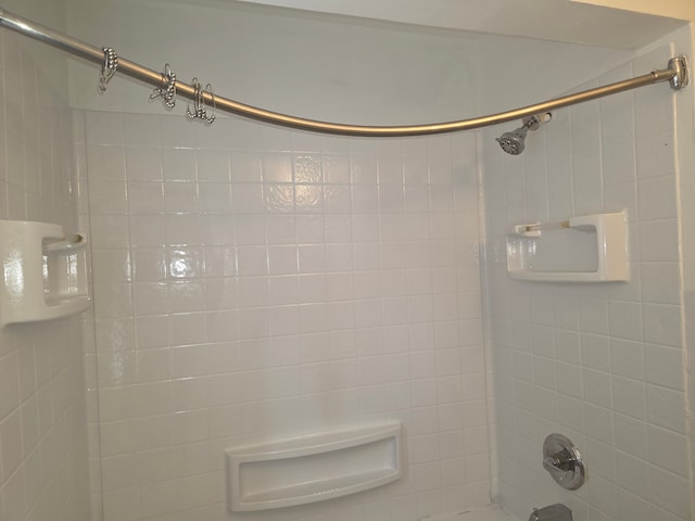 20091 Bentler St, Detroit, MI 48219 - full bathroom featuring bathing tub / shower combination