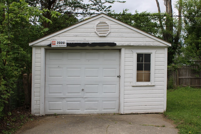 20091 Bentler St, Detroit, MI 48219 - detached garage featuring fence