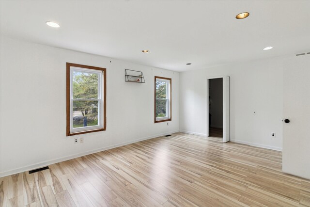 5242 Cedarhurst Dr, West Bloomfield, MI 48322 - unfurnished room featuring healthy amount of natural light, light wood-type flooring, recessed lighting, and baseboards