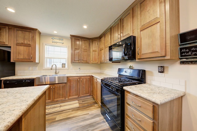 6418 Apple Way, Fenton, MI 48430 - kitchen with black appliances, a sink, light wood-style flooring, recessed lighting, and crown molding