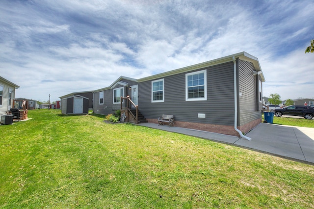 6418 Apple Way, Fenton, MI 48430 - back of property with a storage shed, an outbuilding, and a yard