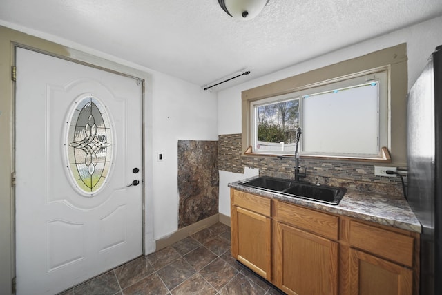 1702 Teneyck St, Jackson, MI 49203 - foyer featuring baseboards and a textured ceiling