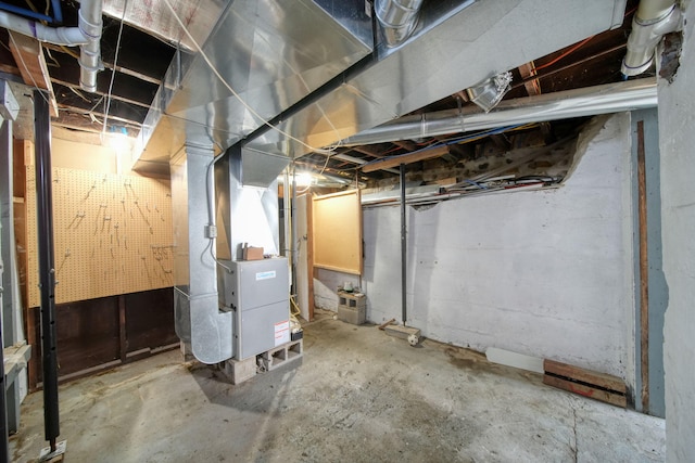 1702 Teneyck St, Jackson, MI 49203 - unfinished basement with heating unit