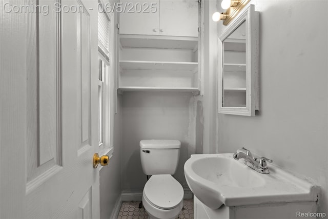15285 Hazelridge St, Detroit, MI 48205 - half bath with toilet and vanity