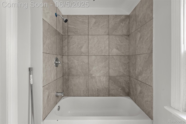 15285 Hazelridge St, Detroit, MI 48205 - full bath with bathtub / shower combination