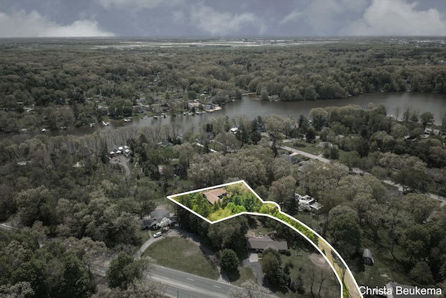 7044 Cascade Rd SE, Grand Rapids, MI 49546 - aerial view of property and surrounding area featuring a nearby body of water and property parcel outlined
